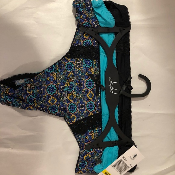 Jezebel Other - Jezebel 3pk thong set NWT